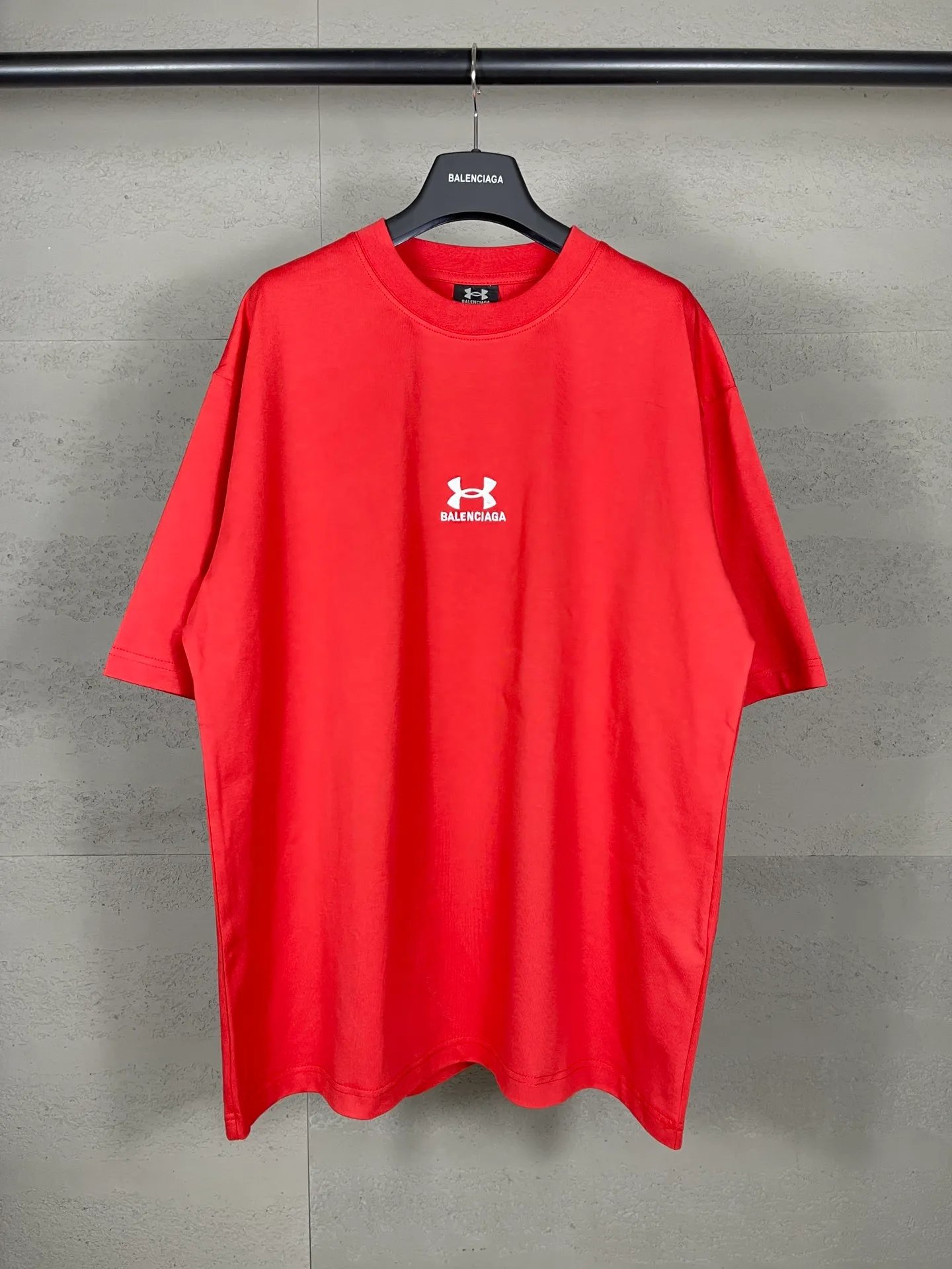 【 . Quality】BALENCI*GA/ Under Armour T # SS 24 New Arrival。 ， 。 。 ZP 。 260 ， . ， 。 。Classic LOGO ， ， ， 。 . 。 OS . Same Style ：BL 223372 ：Black，Red， Size：XS S M L